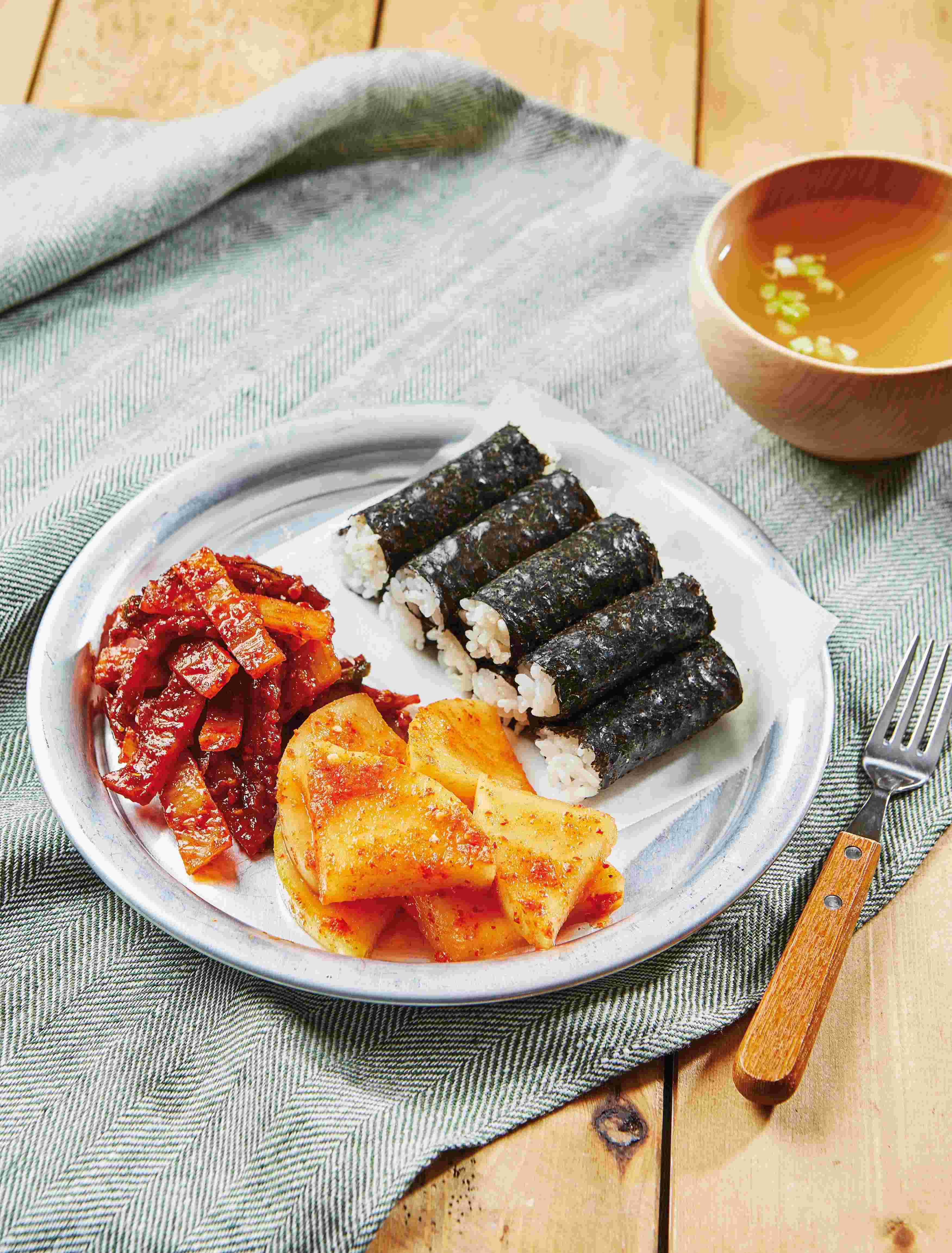 충무김밥과 오징어무침